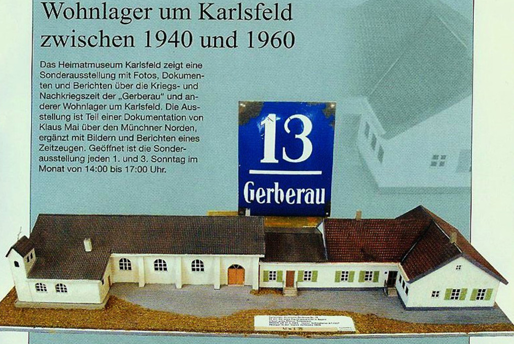 Modell eines Wohnlagers mit Kirchenanbau