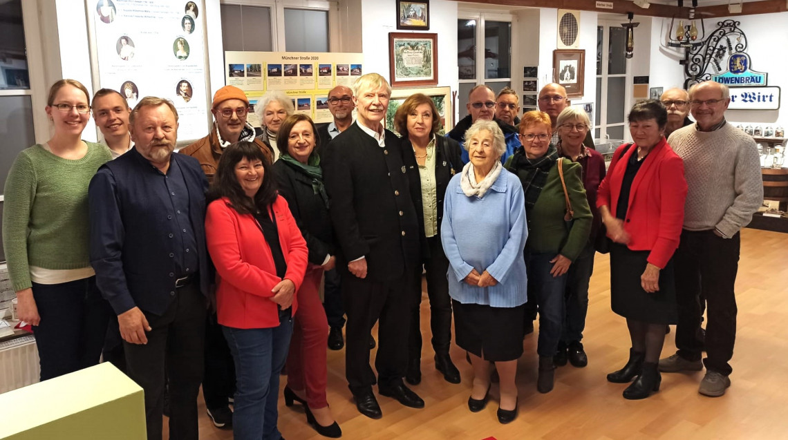Der Bayernbund ist zu Besuch im Heimatmuseum Karlsfeld