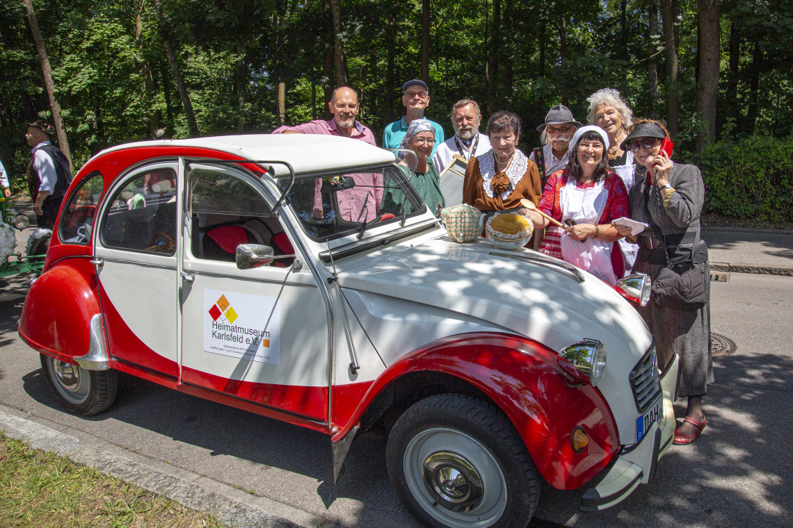 Gruppe hinter der Ente