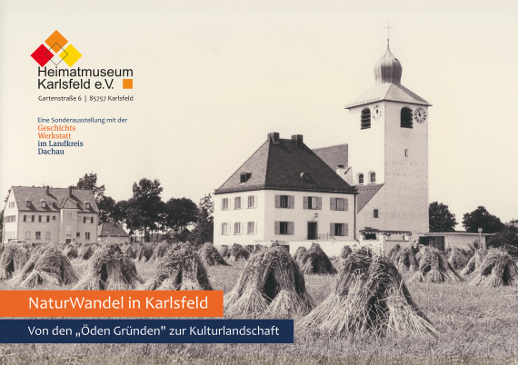 Plakat zur Ausstellung "NaturWandel in Karlsfeld &ndash; Von den "&Ouml;den Gr&uuml;nden zur Kulturlandschaft", zu sehen ist die Kirche St. Anna im Vordergrund Getreideb&uuml;schel